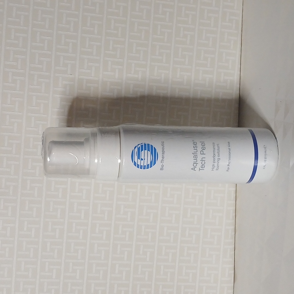 Sealed Bio-Therapeutic Pro Aquafuse Tech Peel foaming exfoliant 7 oz